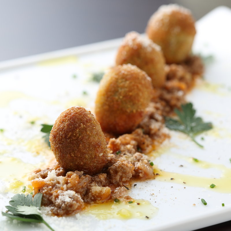 ジャガイモコロッケ　肉ミンチトマトソース(タヴェルナ グイダ)