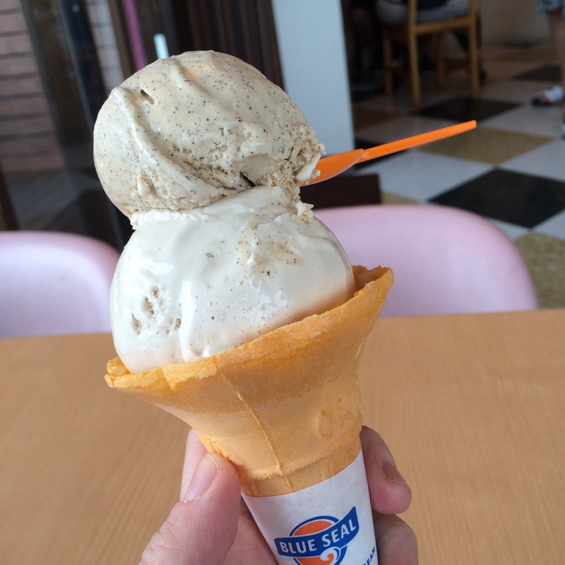 さとうきび&琉球ミルクティー(ブルーシール デポアイランド店)