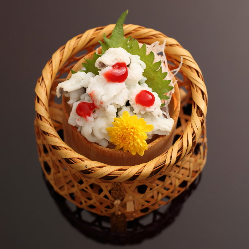 鱧の湯引き　梅肉ソース(お料理京柳)