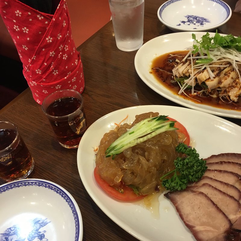 ゆで餃子のピリ辛山椒ソースかけ(三宮一貫楼 本店(名物豚まん))