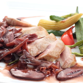 豚肉のグリル　スルメイカのソース(MORRIS【イタリアン＆ワインバー】)