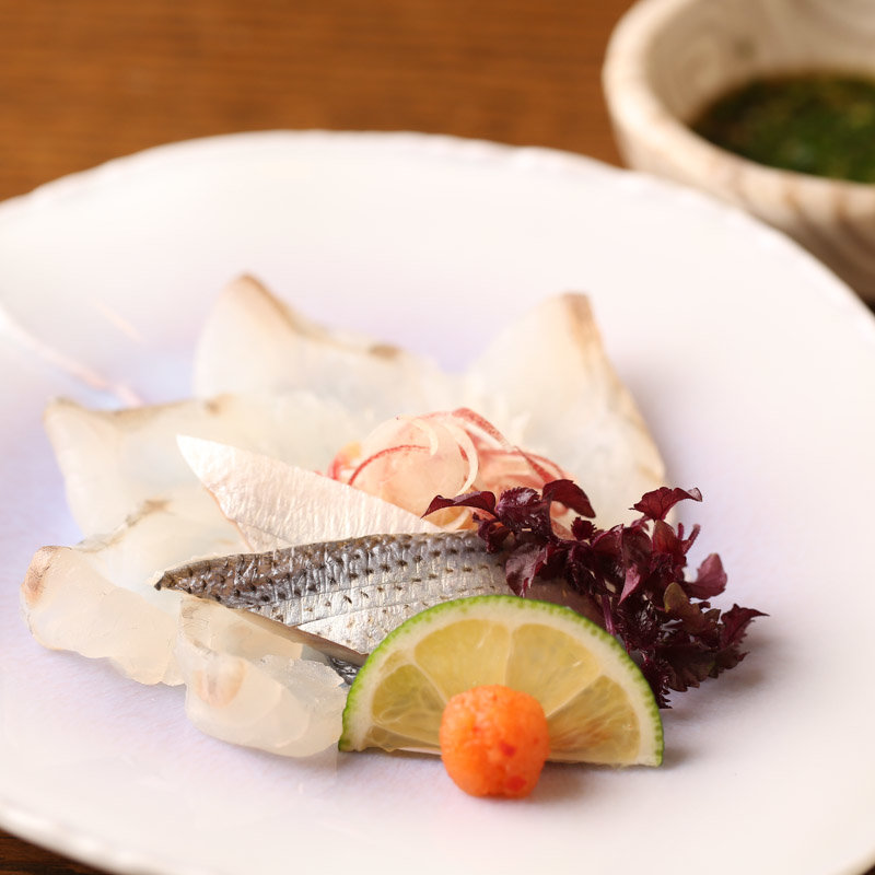 真鯛と鯖のお造り(知仙)