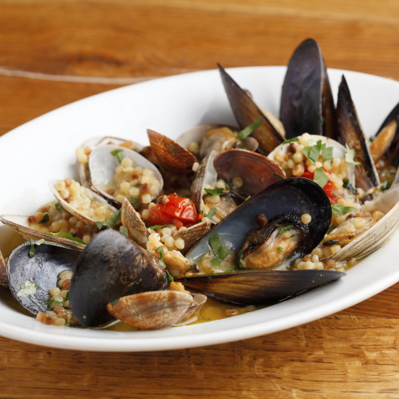 あさりとムール貝の酒蒸し(タロス （Tharros）)