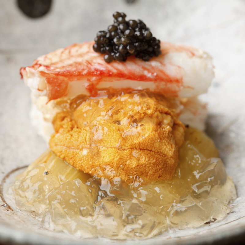 カニ　ウニ　キャビアのジュレ(青山 仁)