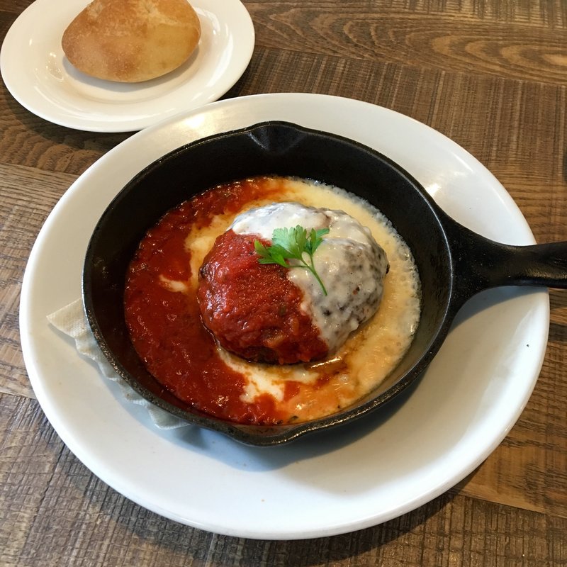 ハンバーグステーキ(パンセット)(オハコルテベーカリー )