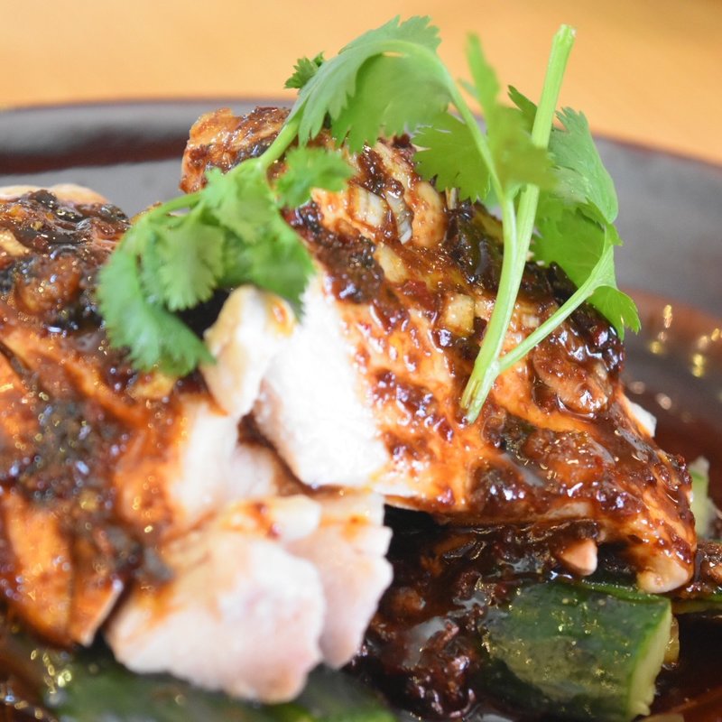 よだれ鶏の四川風( 香麦 （シャンマイ）)