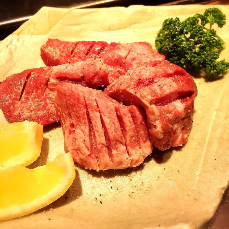 黒毛和牛の厚切りタン(やきにく萬野 北畠店)