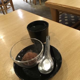 黒ごまアイスクリームと碁石茶(こまきしょくどう 鎌倉不識庵 )