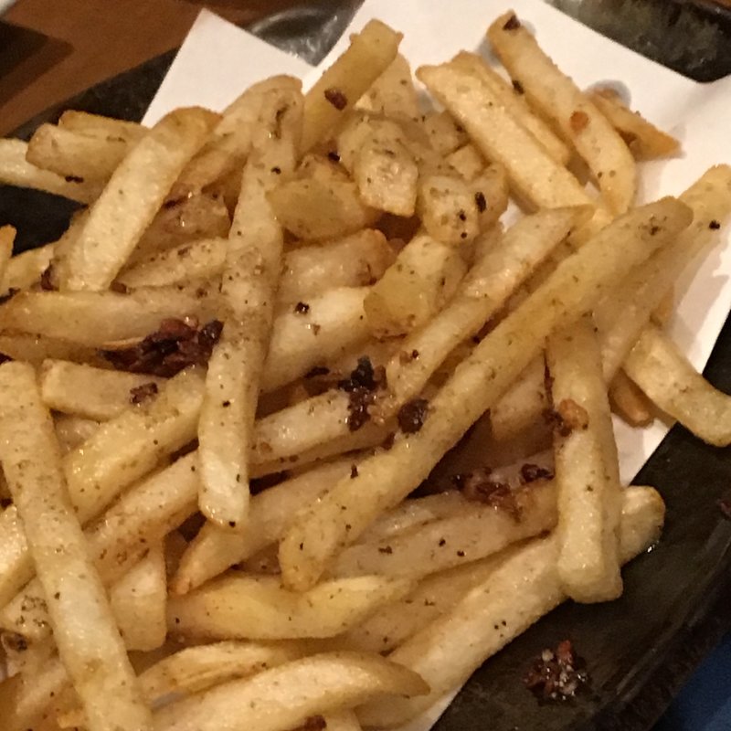 アンチョビポテト(鶏餃子専門店 赤坂よ志多)