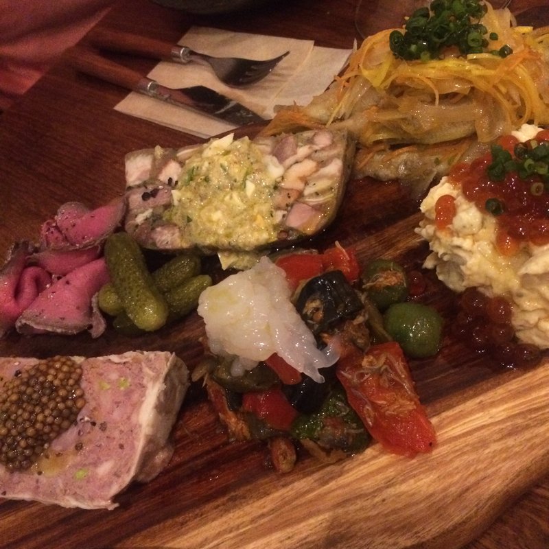 ワイン食堂のおまかせ前菜盛り合わせ(レインカラー )