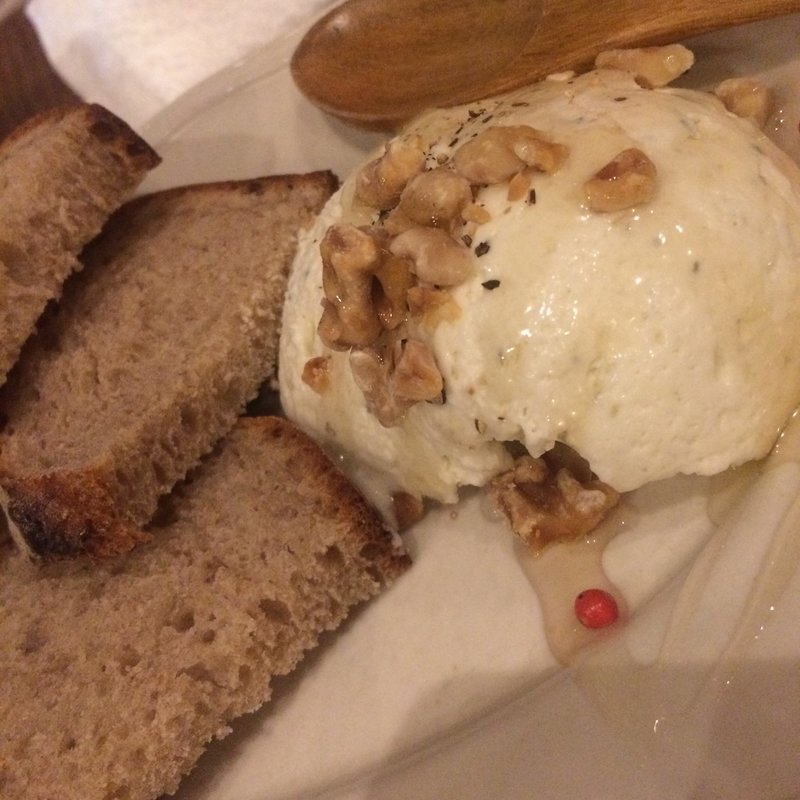 ゴルゴンゾーラのムース(レインカラー )