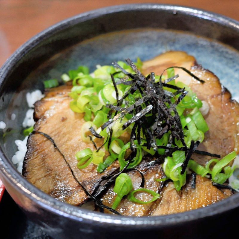 ミニチャーシュー丼(明神そば （みょうじんそば）)