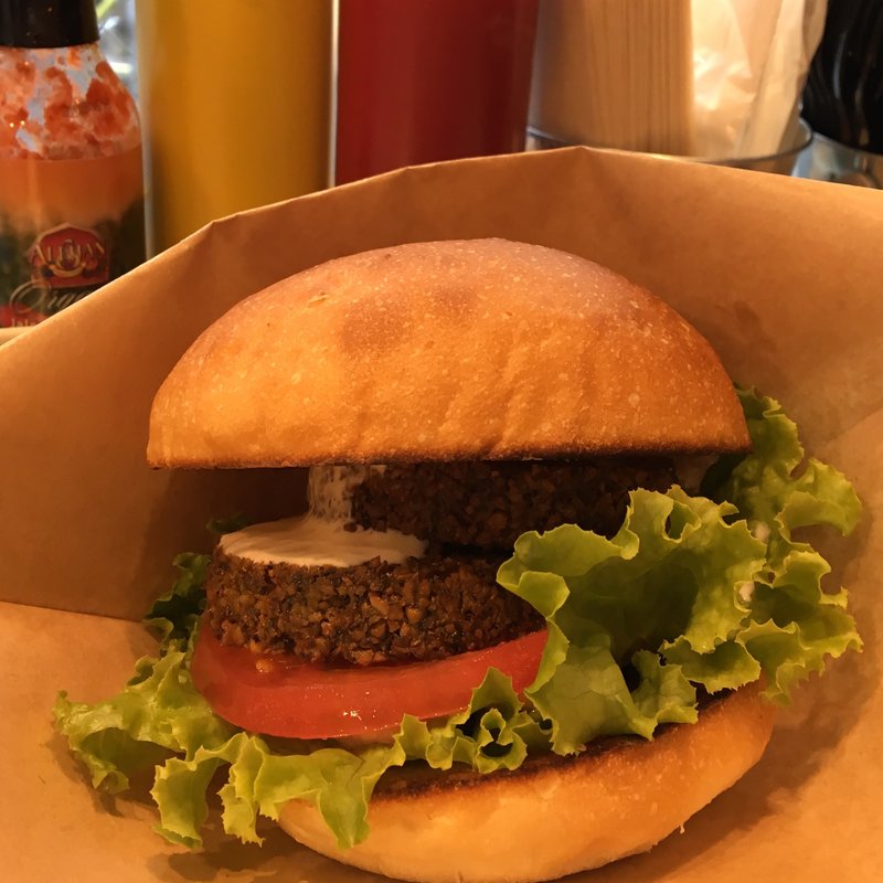 ファラフェルバーガー(AIN SOPH. ripple Kabukicho アインソフリプル歌舞伎町店)