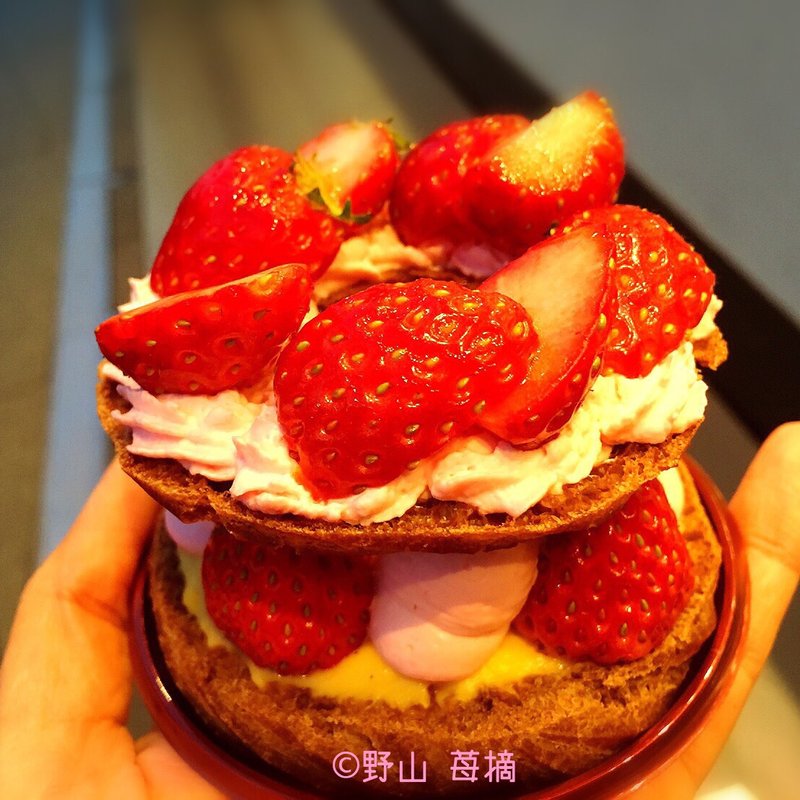 苺のパリブレスト(クレーム デ ラ クレーム 六本木ヒルズ店)