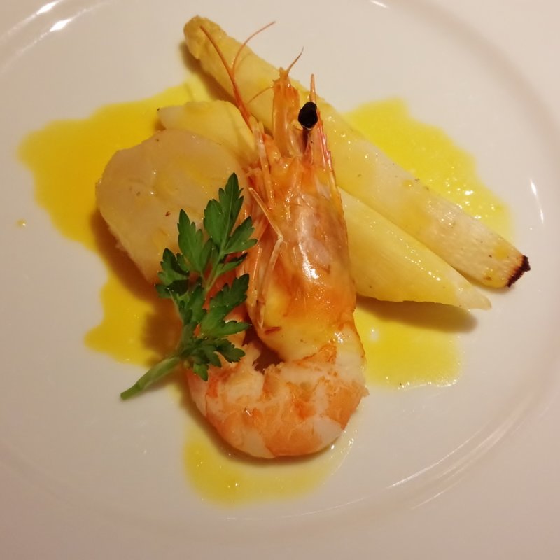 白アスパラのソテー天使の海老と帆貝を添えて(ブラッスリーパラディ)