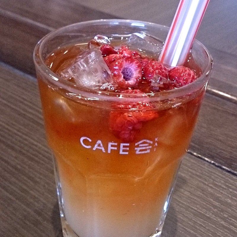 サングリアピ－チアイスティー(丸の内　ＣＡＦＥ会　ららぽーと海老名店)