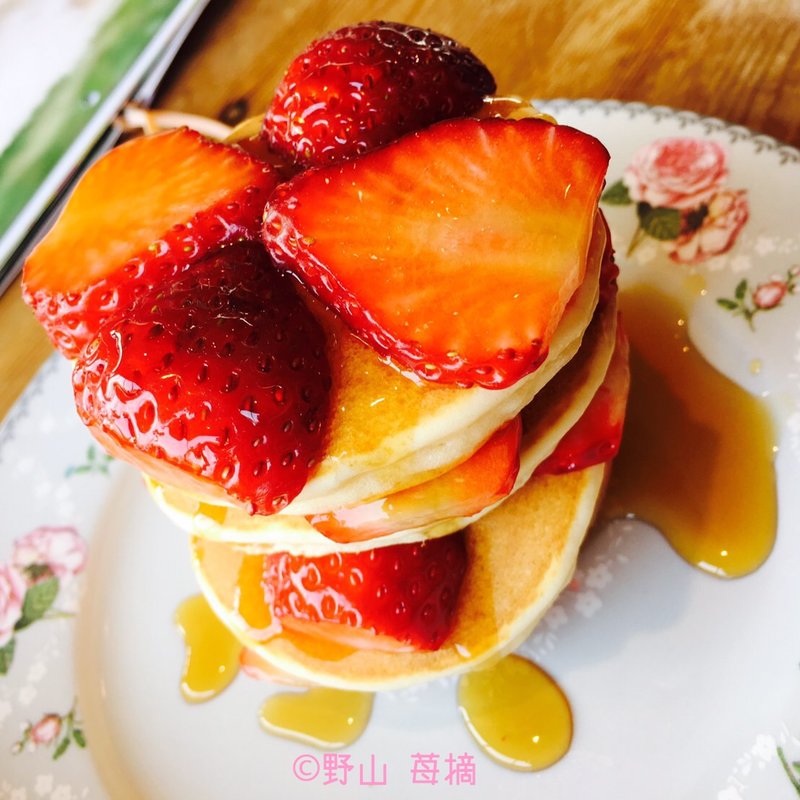 摘みたてとちおとめパンケーキセット(心森カフェ （シンリンカフェ）)