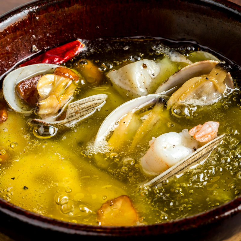 小海老とあさりのアヒージョ(バルハチゴー)