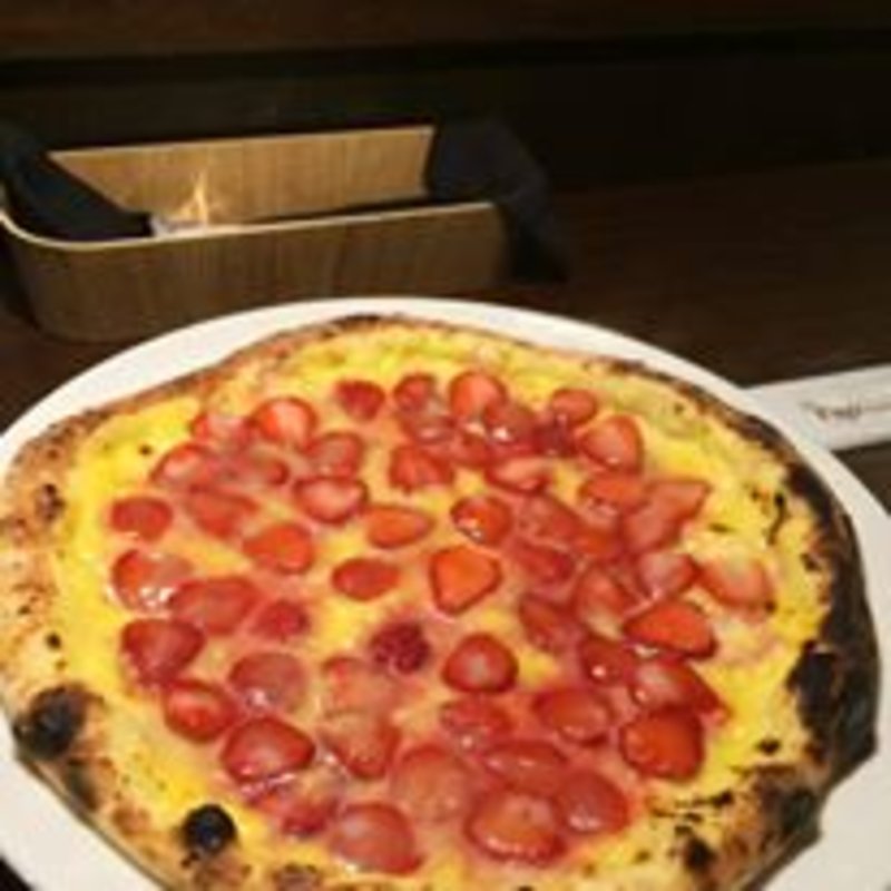苺とチーズのピッツァ(バルハチゴー)