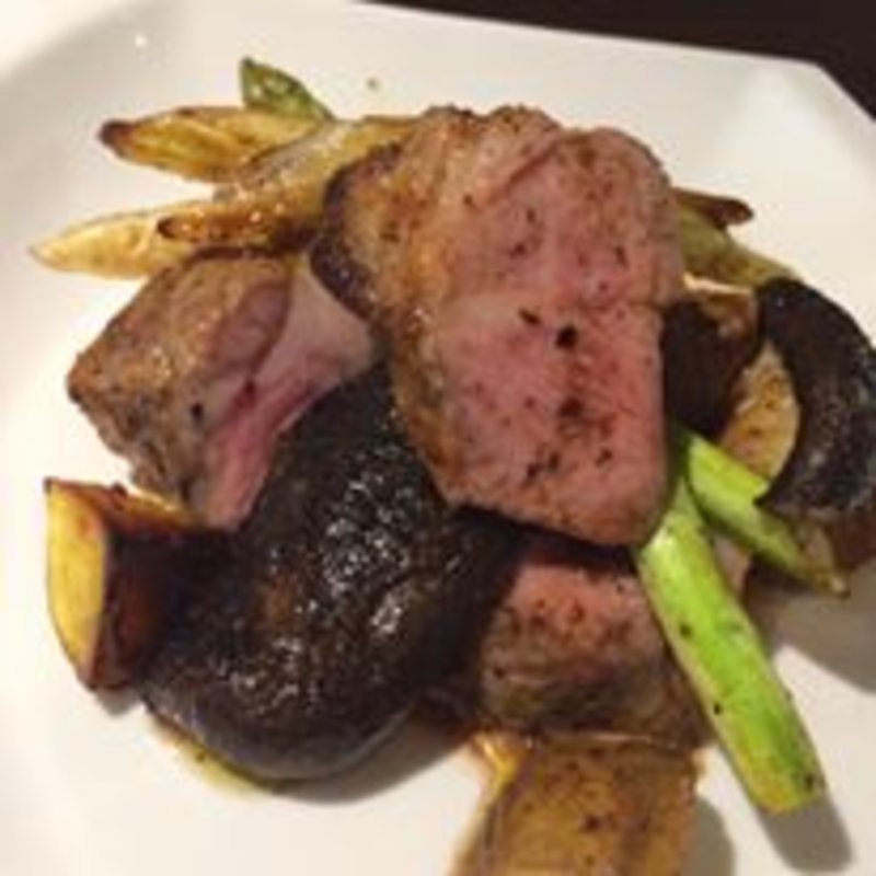 和牛と豚肉の盛り合わせ(バルハチゴー)