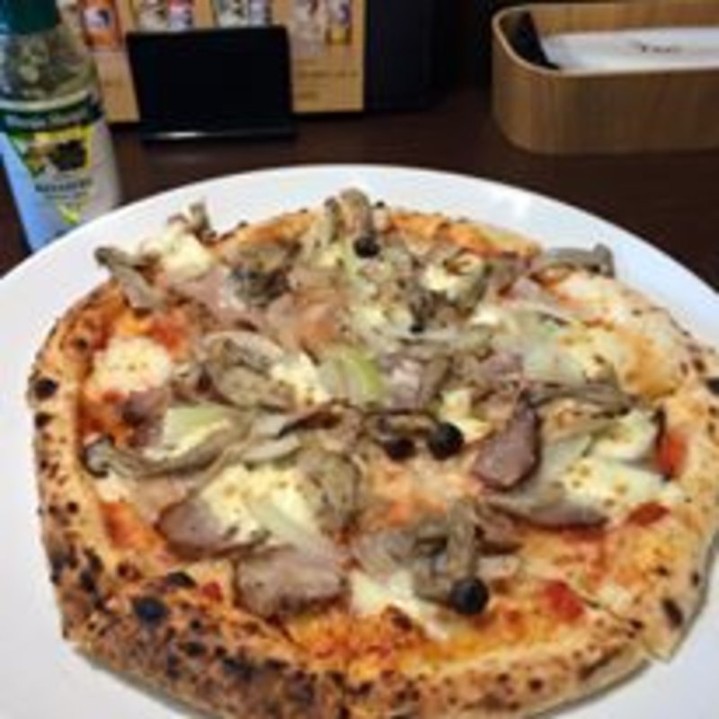 炙りチャーシューとキノコのピッツァ(バルハチゴー)