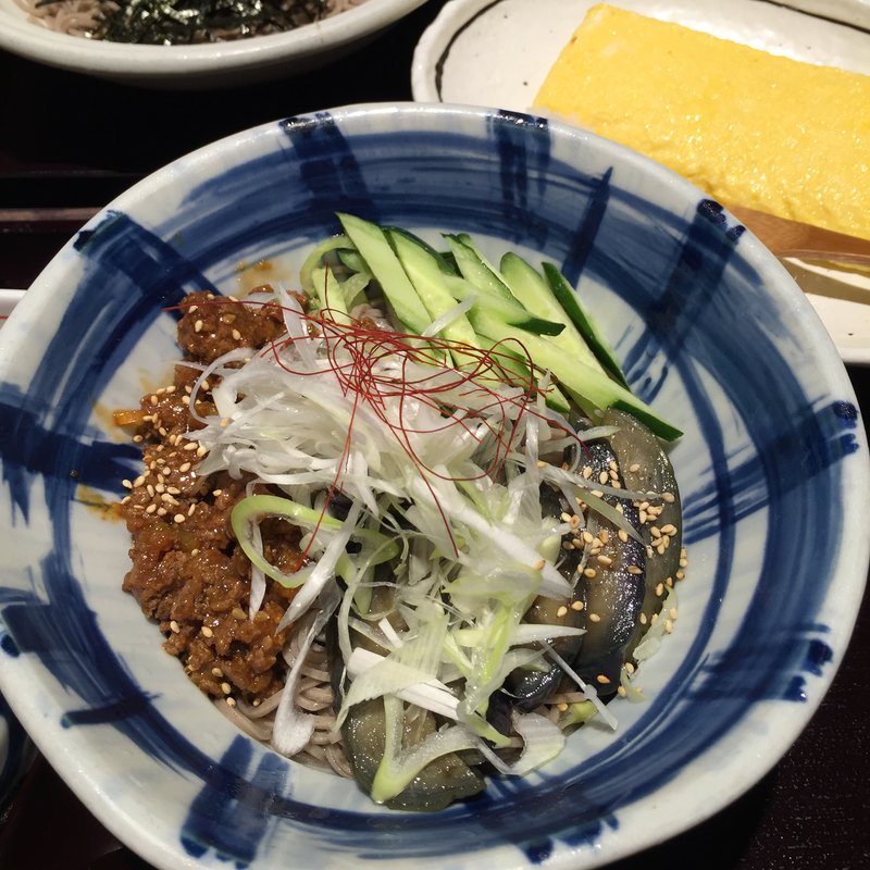 揚げ茄子と肉味噌のピリ辛冷やしそば(そじ坊)
