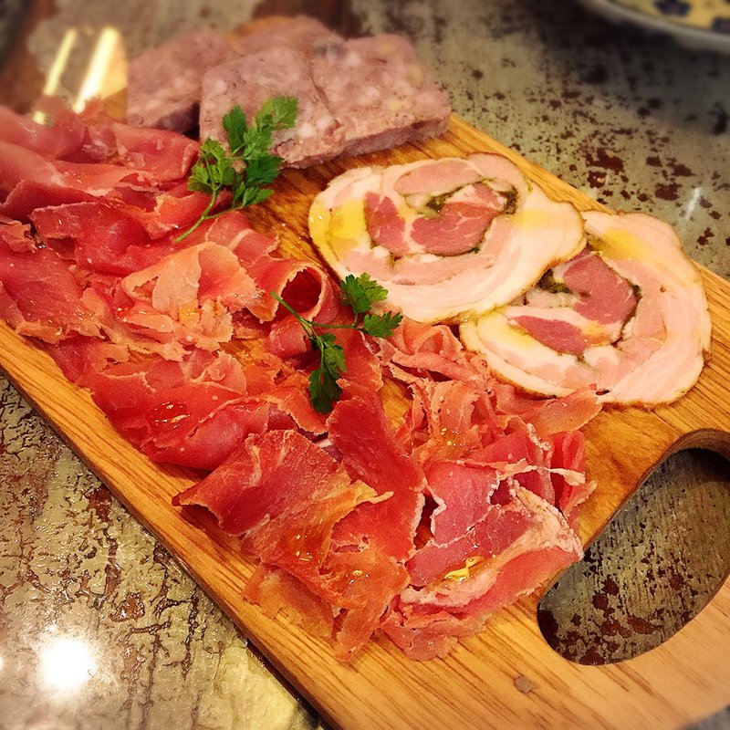 シャルキュトリー盛り合わせ(ワイン＆チーズ ビストロボヌール 神楽坂店)