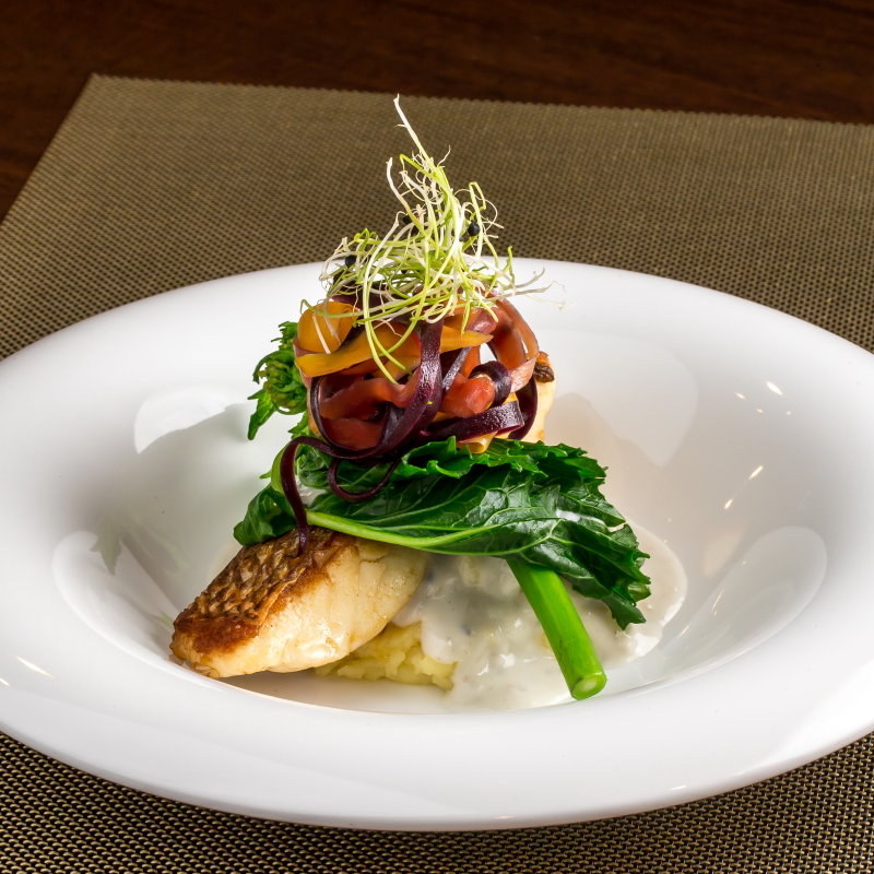 鰆のグリル　サフランライス(ル ヴィーヴル （Revivre）)