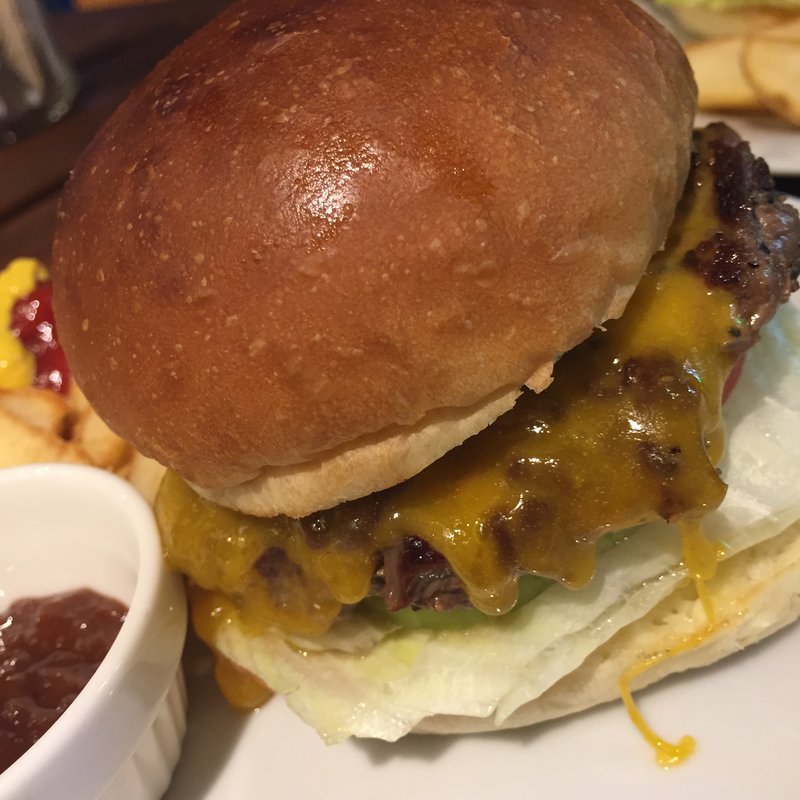 チェダーチーズバーガー(バーガーハウス ウズ)