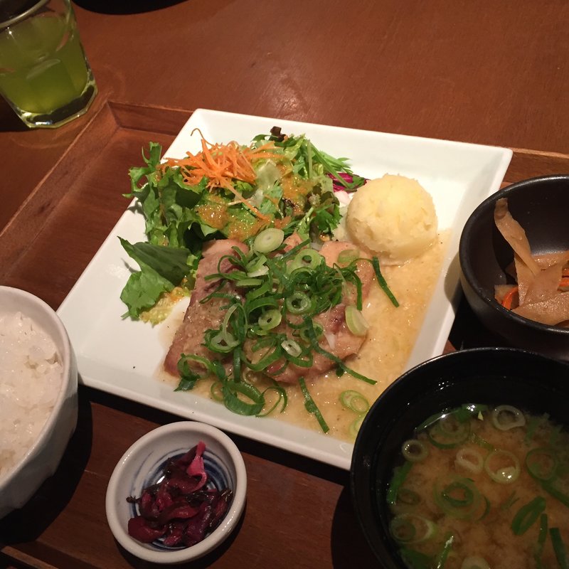 やわらか豚バラ肉のねぎ塩御膳(伊右衛門サロン （IYEMON SALON KYOTO）)