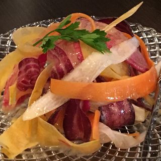 カラフルリボン野菜とパルミジャーノチーズのサラダ(noki shibuya ノキ 渋谷)