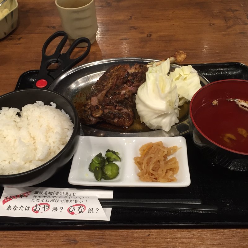 骨付鳥「おや」セット(釜焼鳥本舗おやひなや 西新宿店 （かまやきとりほんぽおやひなや）)