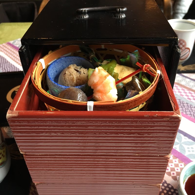 お昼のお弁当(百足屋 本店 （むかでや）)