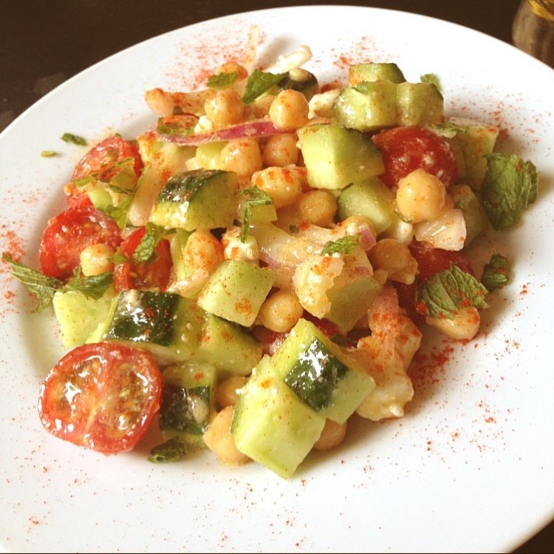 ひよこ豆とトマトとフェタチーズのサラダ(バンガロー （Bungalow）)