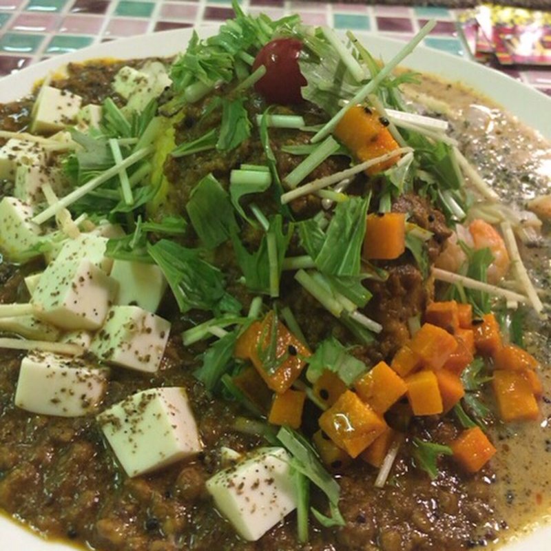 麻婆豆腐カリーと海老とアサリのココナッツマスタードカリー(山口カリー)
