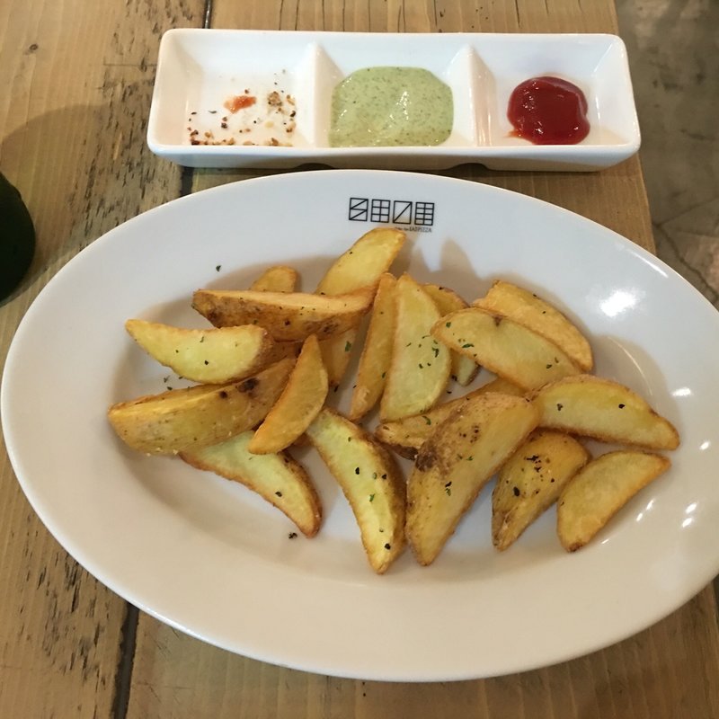 皮付きオーブンポテト(エーピッツァ 高田馬場店)