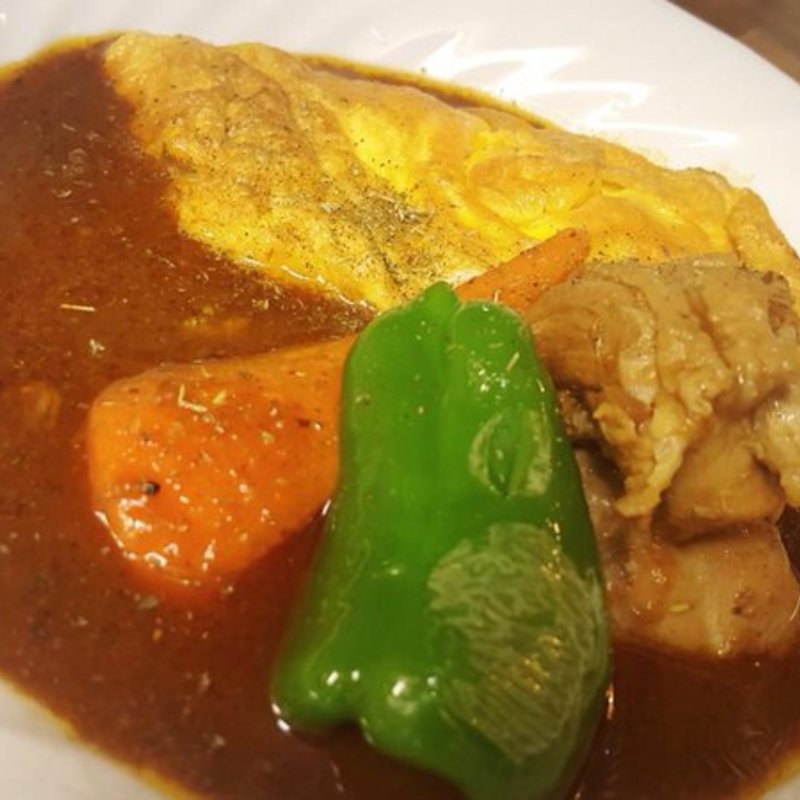 チキンとチーズオムレツのカレー(スープカレー カムイ本店)