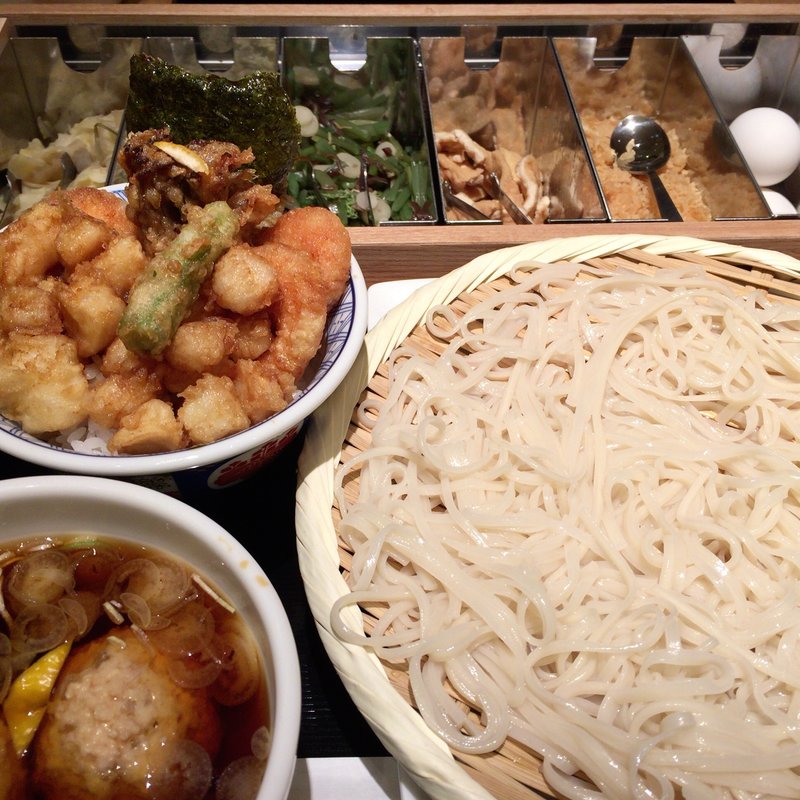 稲庭うどん(鳥ツクネ汁)とバラ天丼のセット(天丼 金子半之助 )