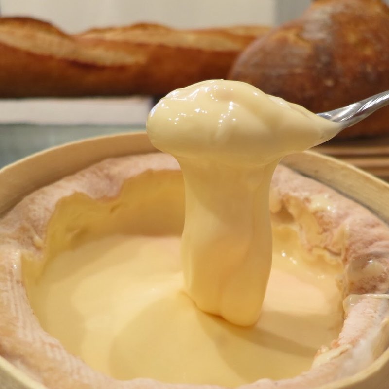 アレオス熟成 モンドールAOP(オーダーチーズ コレド室町店)