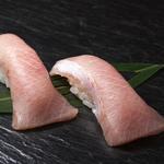 中トロの握り