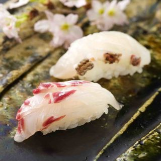 桜鯛と真鯛の握り(鮨処 橘／ホテル日航東京)