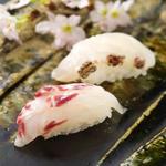 桜鯛と真鯛の握り(鮨処 橘／ホテル日航東京)