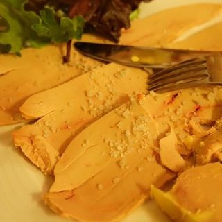 新鮮な鴨のフォアグラ ゲランド地方の粗塩振り(Au Petit Sud Ouest)