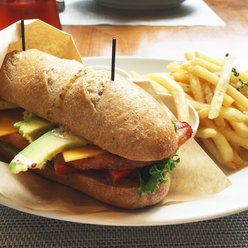 BLTサンドイッチランチ(オン ア ターブル on A TABLE)