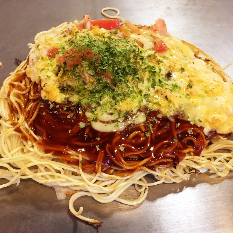 とろっとろチーズ&トマトの夏お好み焼き(広島のお好み焼きKitchenじゅん)