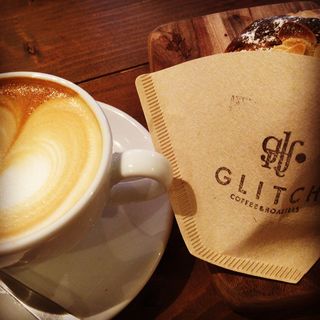 カフェラテ(Glitch Coffee and Roasters JINBOCHO)