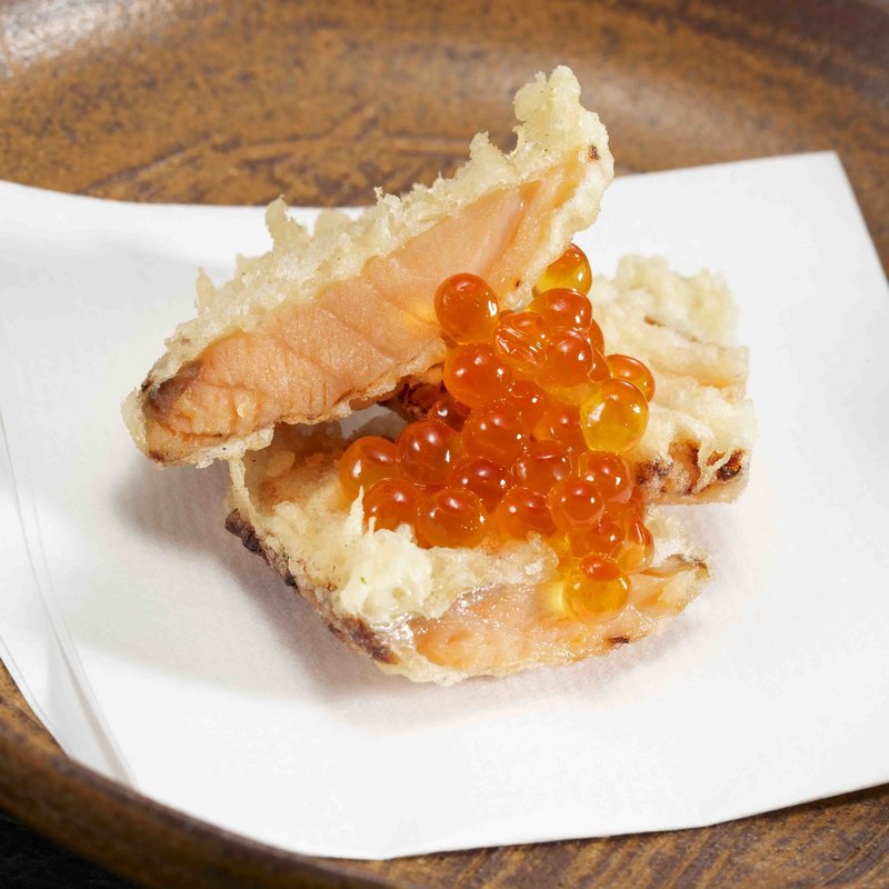 鮭の天麩羅　イクラ和え(吉野／ホテル日航東京)