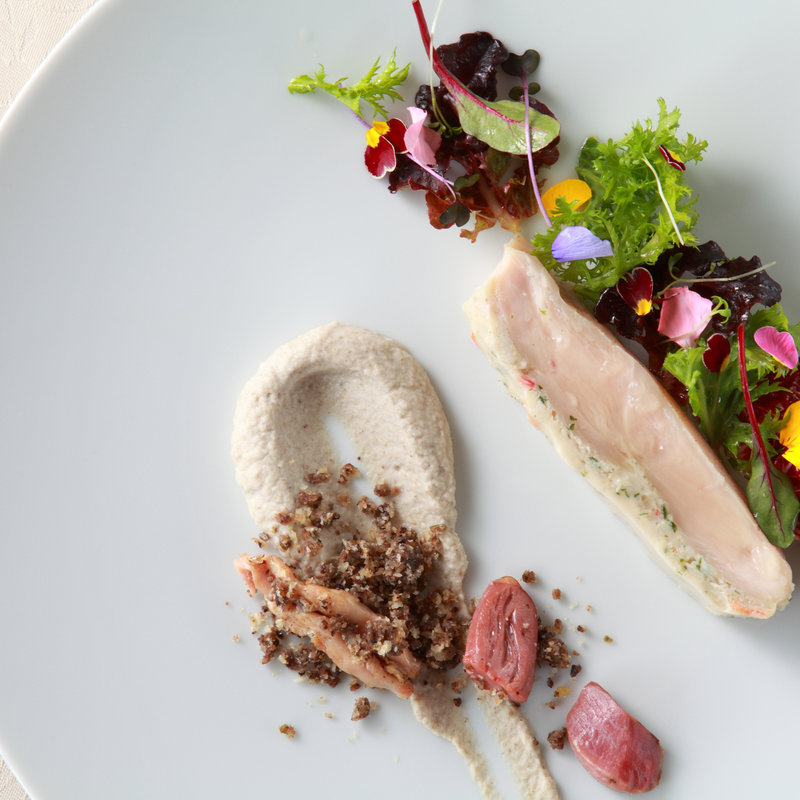 サーモンのムニエル　豚タン(エタンセール カワモト)