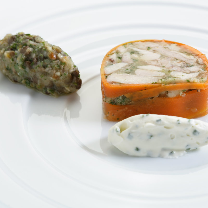 白身のテリーヌ　サーモン巻き(エタンセール カワモト)