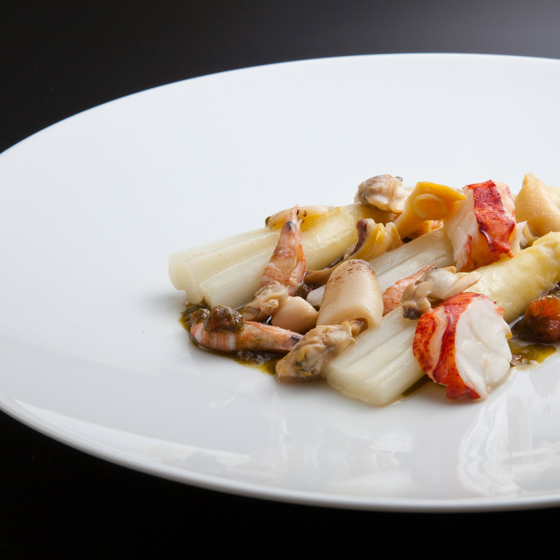 魚介とホワイトアスパラのグリル(エタンセール カワモト)